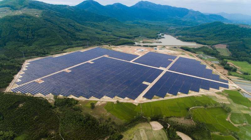 Doanh nghiệp giám sát dự án điện mặt trời tại khu công nghiệp