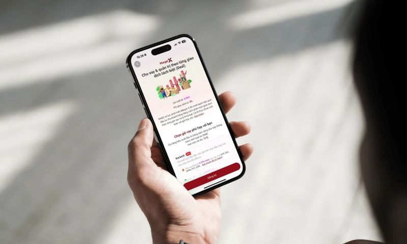 Nhà đầu tư đang theo dõi cảnh báo margin call trên màn hình giao dịch