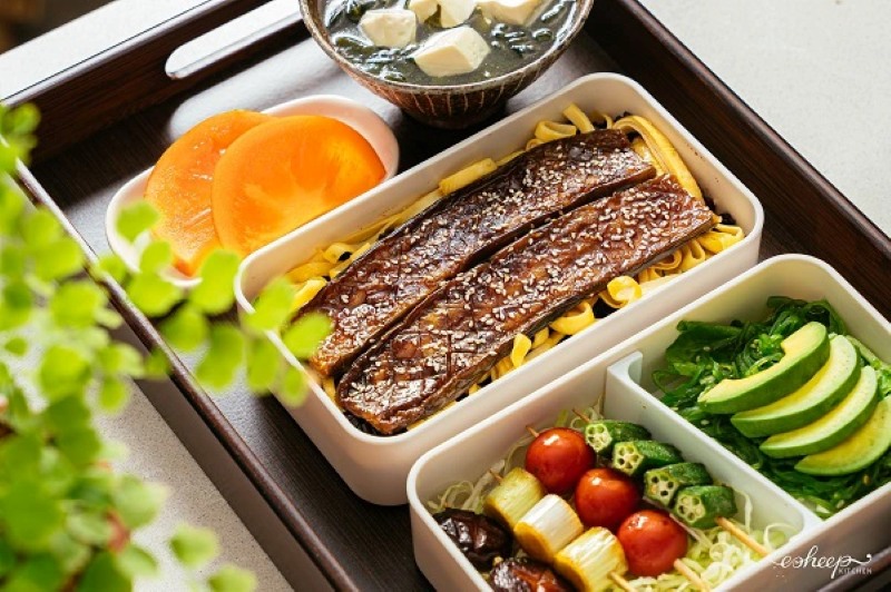 Người Nhật chuẩn bị bento tại nhà để tiết kiệm chi phí ăn trưa