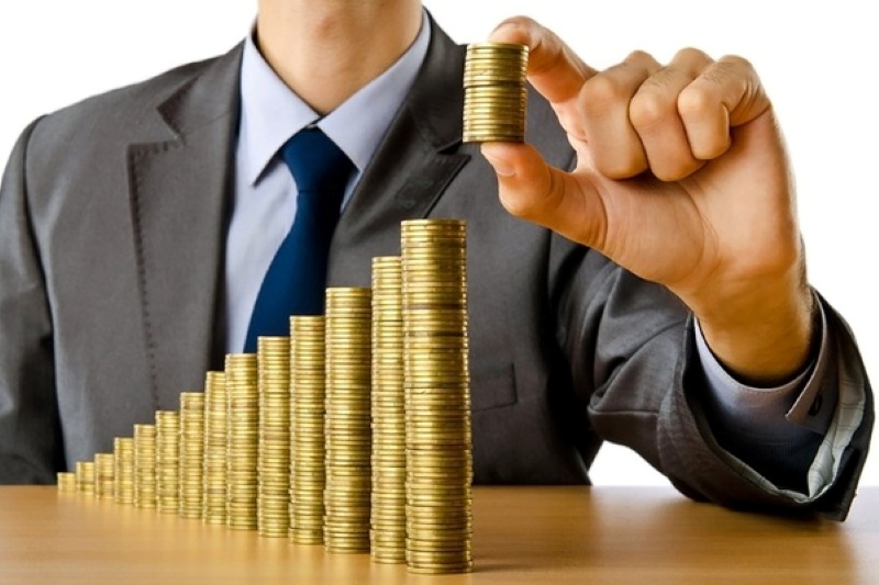 Doanh nhân kiểm tra giá trị tài sản thế chấp để quản lý margin hiệu quả