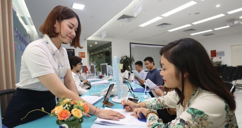 Khách hàng ký hợp đồng vay tại ngân hàng với yêu cầu ký quỹ margin