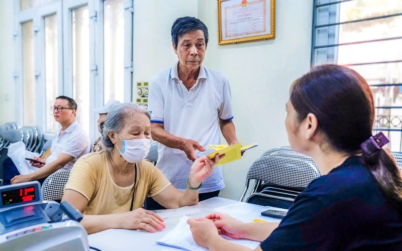 Nhân viên Việt nhận chi trả từ quỹ dự phòng nghề nghiệp