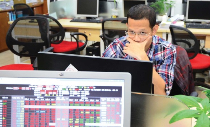 Nhân viên văn phòng tin tưởng vào giá trị dài hạn của cổ phiếu ESOP