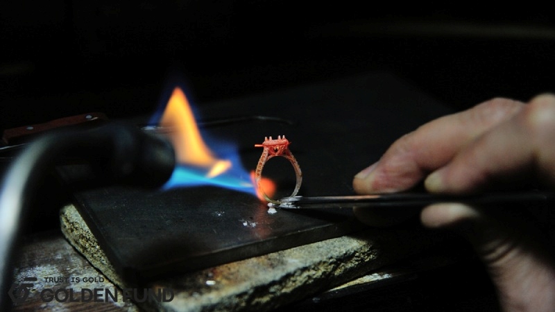 Người dùng thử bạc bằng lửa tại nhà