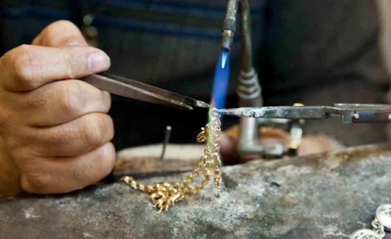 Thử vàng tại nhà bằng lửa với dụng cụ an toàn