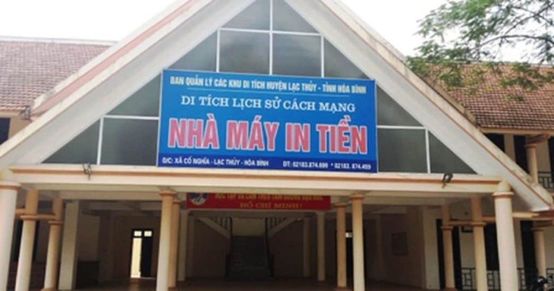 Cơ sở in tiền hiện đại tại Việt Nam với kỹ thuật viên giám sát