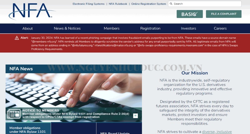 Nhà đầu tư kiểm tra giấy phép sàn Forex trên trang FCA